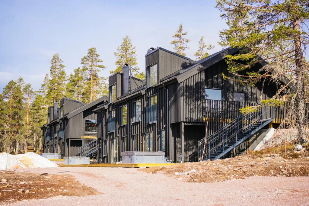 Hallbrandan Norra, village